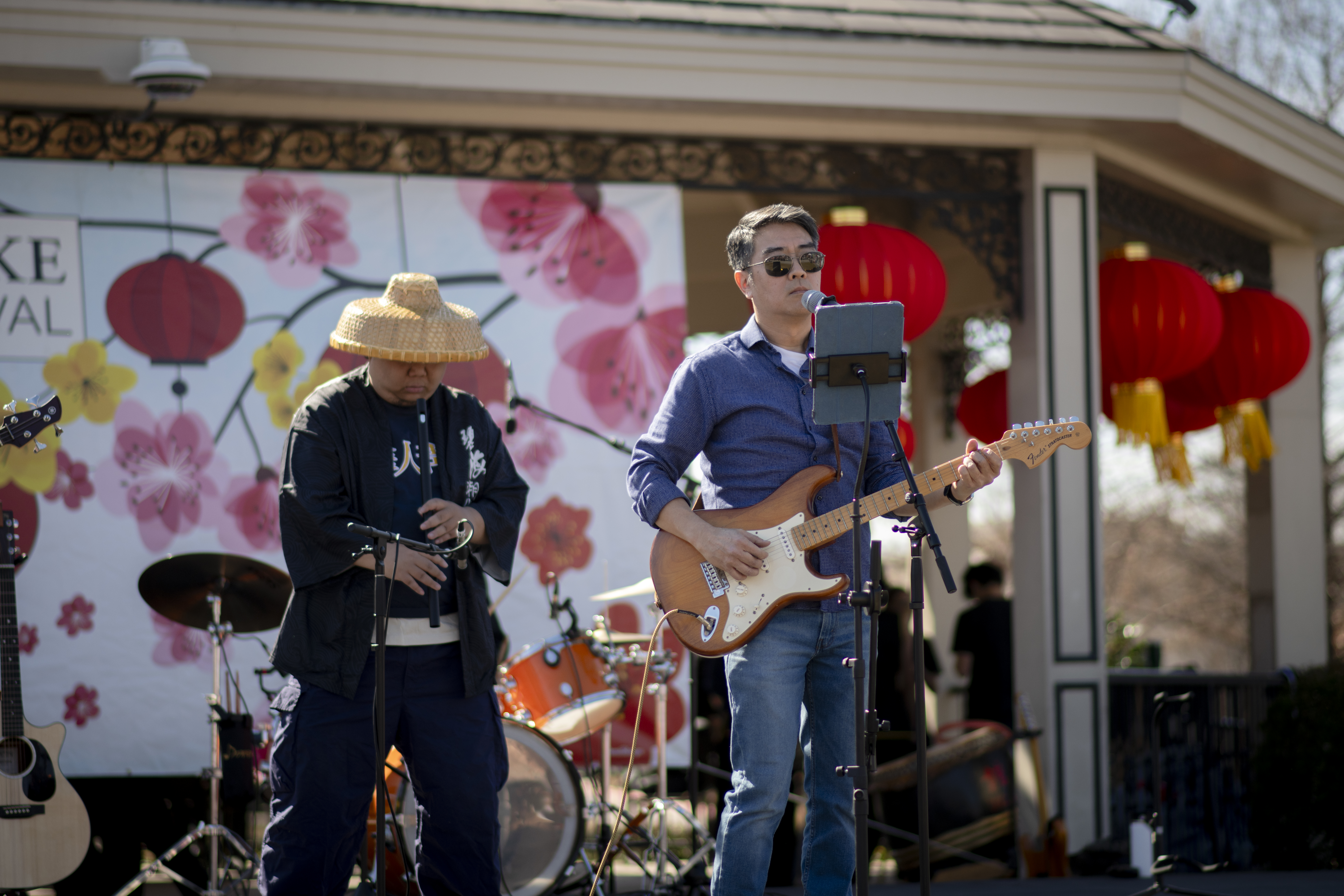 Wenxin and Parvel on stage