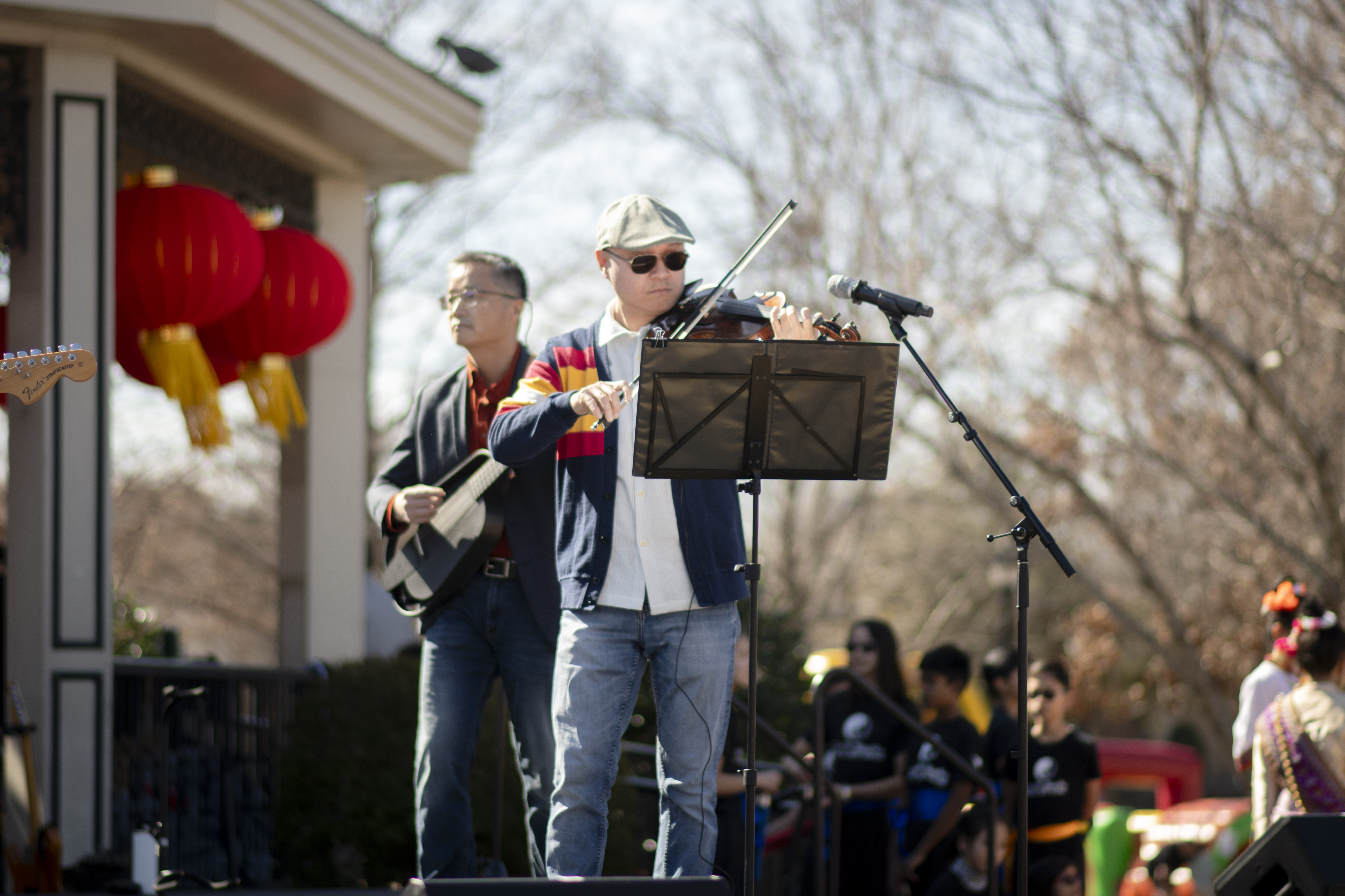 Chunke on vocals and violin